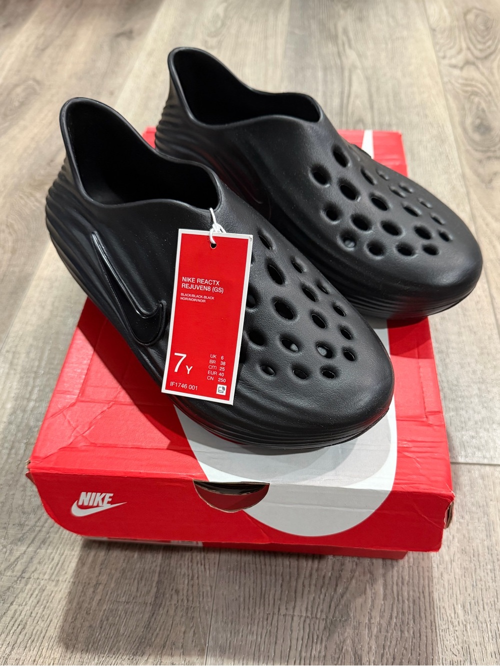 Nike ReactX Rejuven8 - Size 7Y